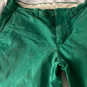 The cutest green pants that you need in your life.